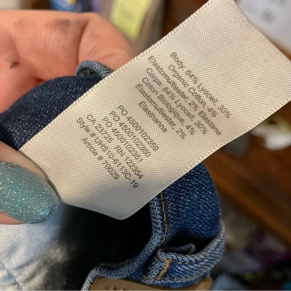 Aritzia Denim Forum The Nico Mid Rise Cropped Jeans in Medium Lagoon - Picture 10 of 10